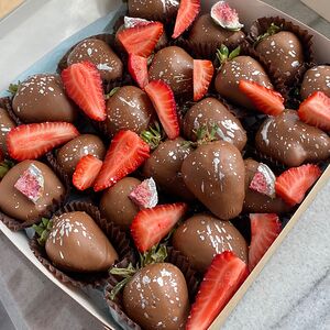 Клубника в молочном шоколаде 