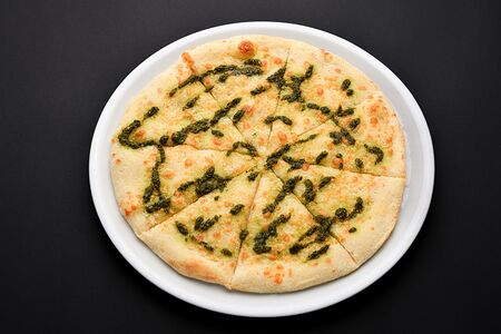 Фокачча с моцареллой и песто