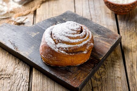 Булочка с корицей