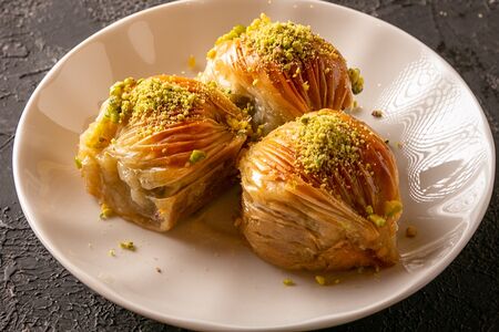 Баклава с фисташками и сливками миде
