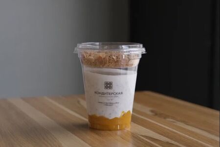 Гранола с чиа-пудингом и манго