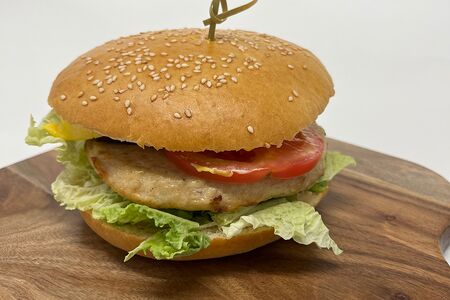 Бургер с куриной котлетой