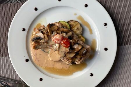 Индейка с овощами в сливочном соусе