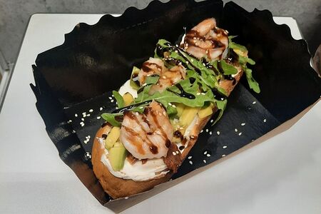 Брускетта с креветками