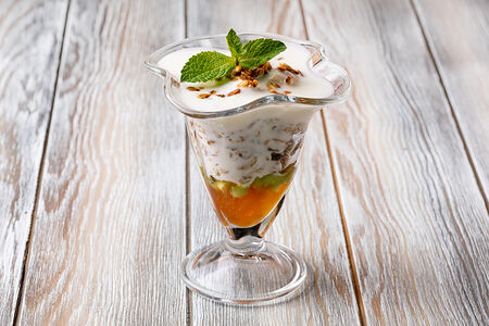 Гранола с йогуртом