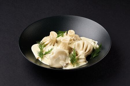 Мини-хинкали с грибами в сливочном соусе