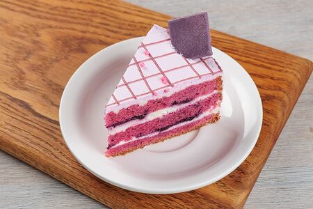 Лавандовое пирожное