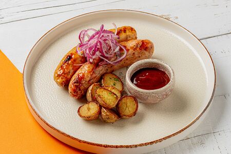 Фермерские куриные колбаски с печеным картофелем