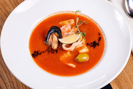 Марсельский томатный суп с рыбой и морепродуктами