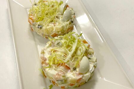 Оливье с копчёным лососем