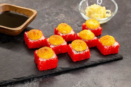 Ролл Спайси Эби