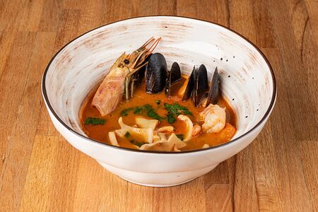 Острый суп с морепродуктами