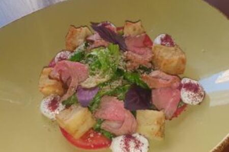 Салат Абшерон с хрустящими баклажанами и томленой говядиной