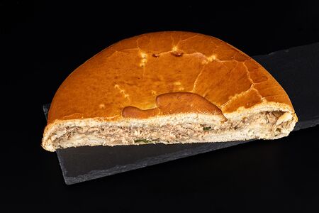 Половинка пирога с красной рыбой