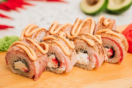 Ролл Опаленный тунец