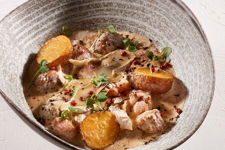 Запеченный цыпленок с сыром камамбер