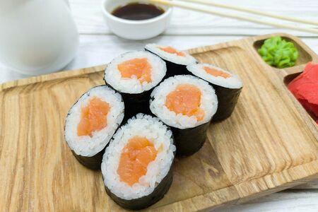 Ролл Хосомаки Сяке