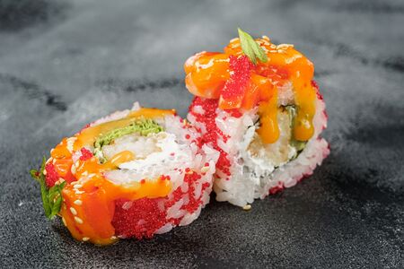 Креветка темпура с соусом манго