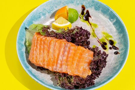 Лосось слабой соли в цитрусовом маринаде