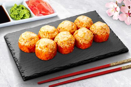 Ролл Маасдам со снежным крабом