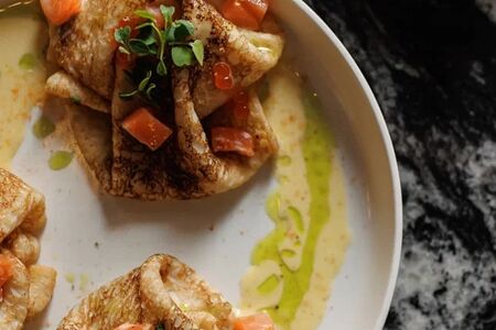 Блины с лососем и красной икрой