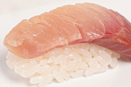 Суши Лакедра желтохвостая