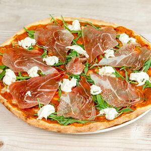 Пицца с прошутто и страчателлой