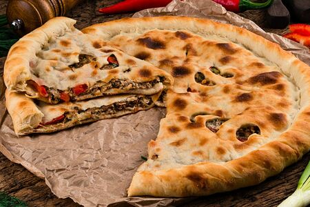 Пирог с говядиной, курицей и болгарским перцем