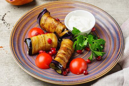 Рулетики из баклажанов