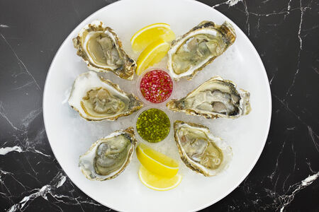 Шесть Императорских устриц