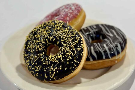 Донат шоколадный