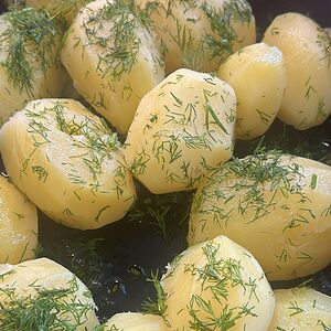 Картошечка с зеленью и маслом 