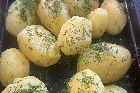 Картошечка с зеленью и маслом 