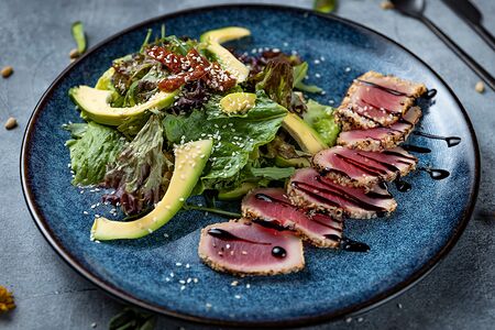 Салат с тунцом