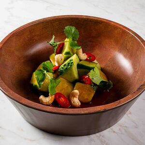 Битые огурцы кимчи с кешью