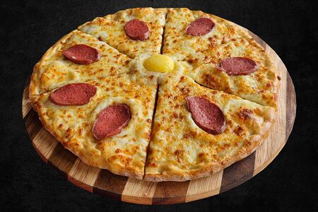 Пиде с колбасой, сыром и яйцом