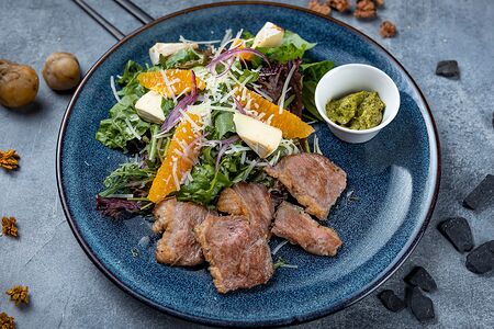 Салат с утиной грудкой