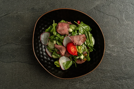 Салат с ростбифом