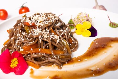 Гречневая лапша в соусе терияки 