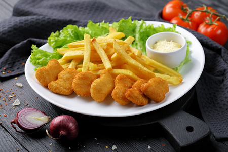 Комбо Наггетсы с фри и соусом