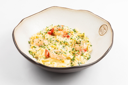 Паста с креветками и вялеными томатами