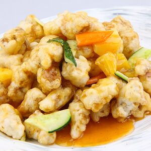 Жареная свинина в кисло-сладком соусе с ананасами