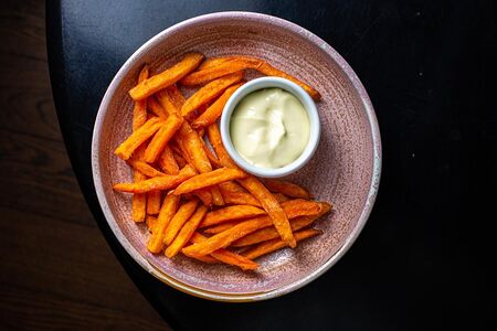 Фри из батата с трюфельным айоли