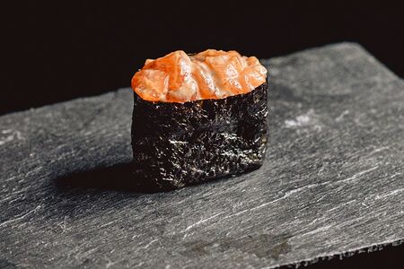 Гункан Лосось