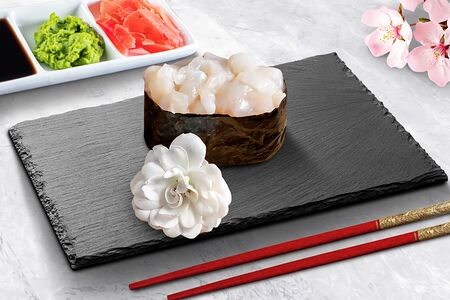 Спайси-суши с морским гребешком