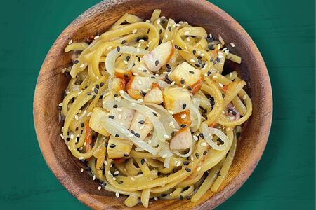 Вок с курицей