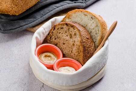 Корзина нашего хлеба с трюфельным маслом и домашним паштетом