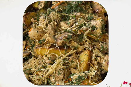 Жаркое из свиной шеи и квашеной капусты