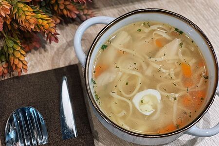 Суп-лапша с перепелиным яйцом