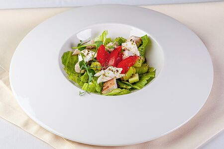 Салат с курицей и творожным сыром